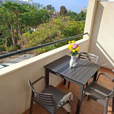 Central 2-Bed Apartment In Estepona Port Eksteriør billede