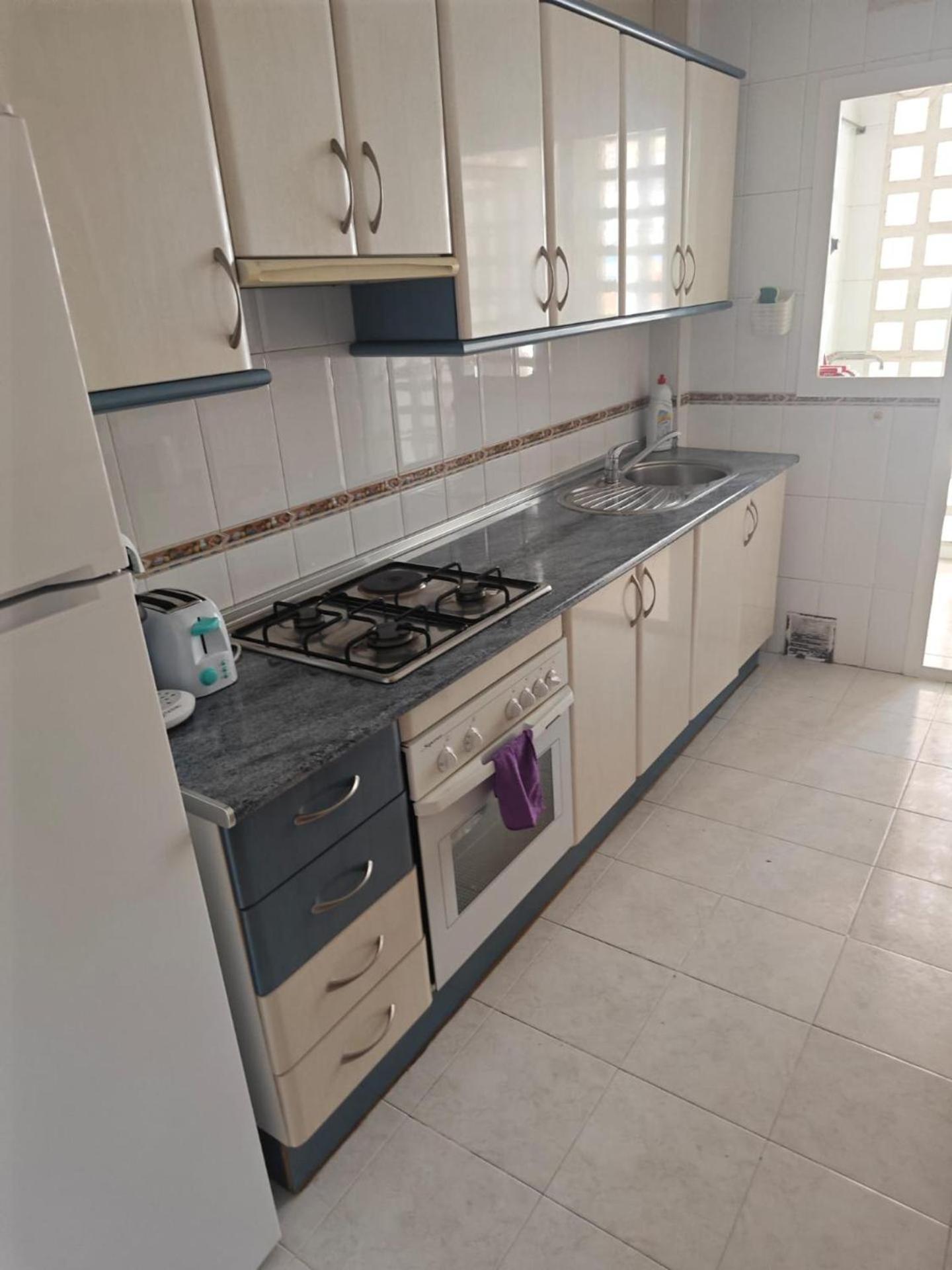 Central 2-Bed Apartment In Estepona Port Eksteriør billede